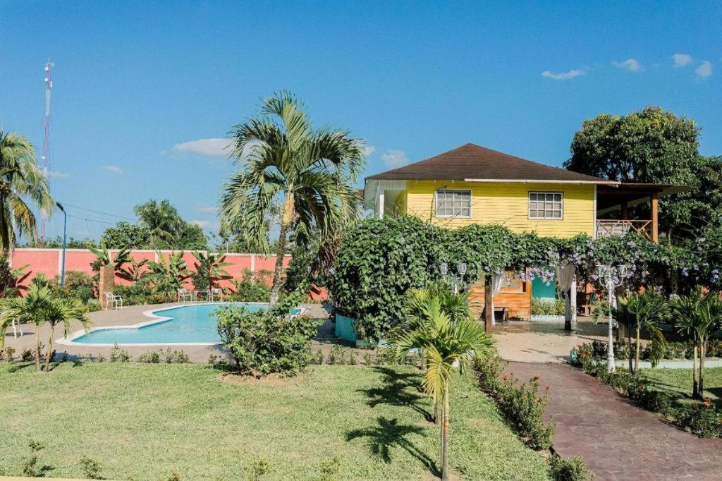 Guacamayos Hotel Bonao Exterior foto